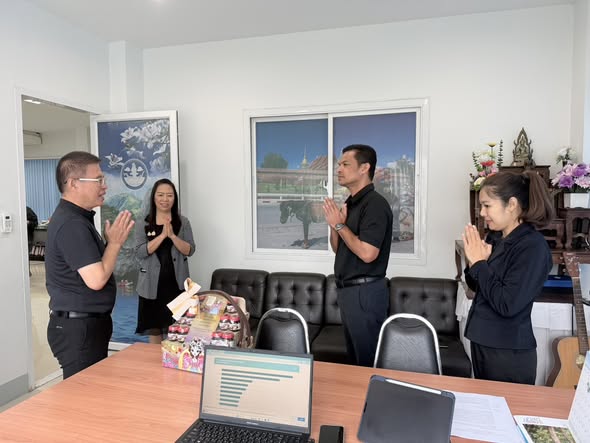 เพื่อกราบสวัสดีปีใหม่ นายวรวิทย์  วีระเชวงกุล ท่องเที่ยวและกีฬาจังหวัดลำปาง